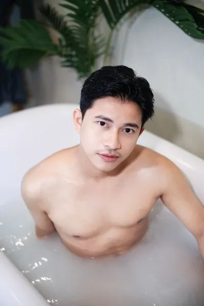MOND · 男技师 · Mandel Spa · 曼谷 (照片 1)